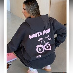 White Fox Boutique Sweatshirt & Sweats Set